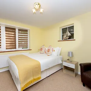 Quest Fulfiller - Near General Hospital, Free Parking & Garden Apartment Southampton